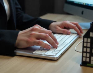 Comment la transcription audio fait gagner du temps aux experts immobiliers ?